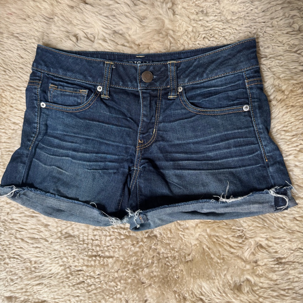 American Eagle Dark cut off jean shorts size 6